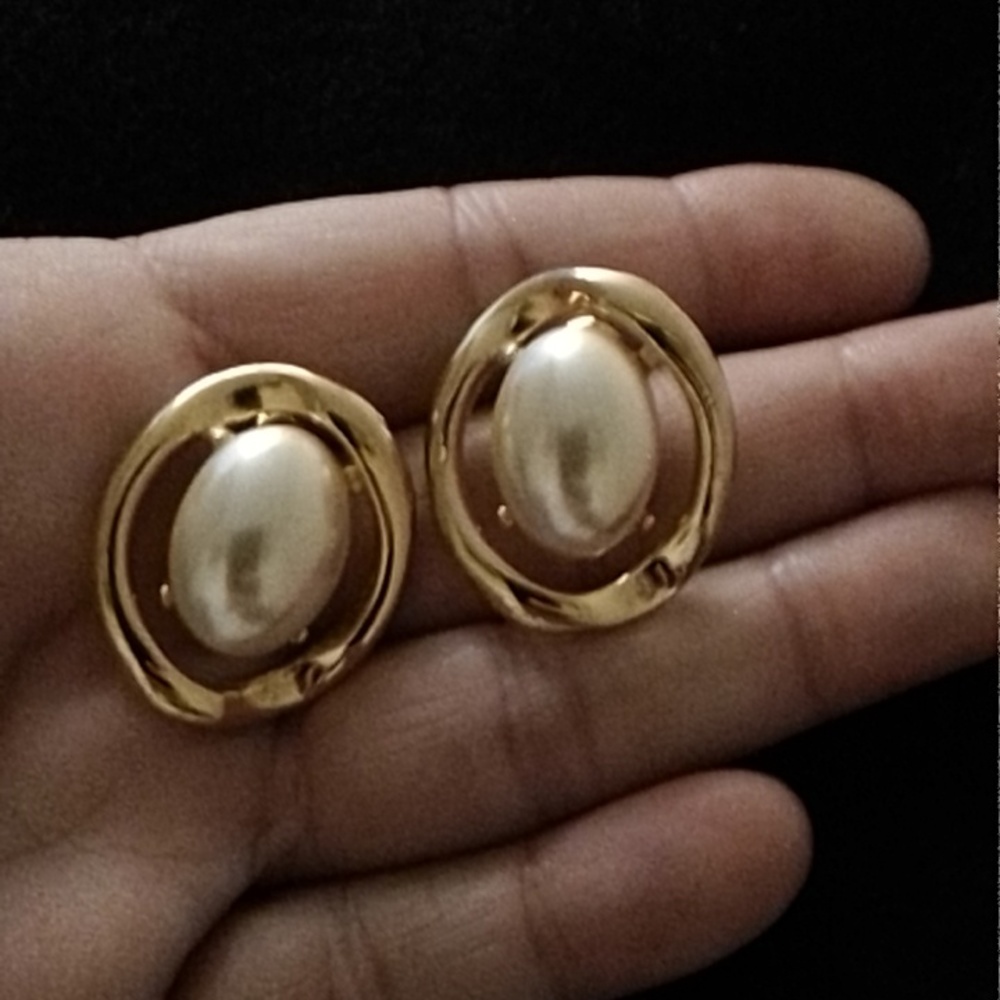 Vintage 1980's Gold Over Silver & Faux Baroque Pearl Earrings W MatchingNecklace - Picture 4 of 7